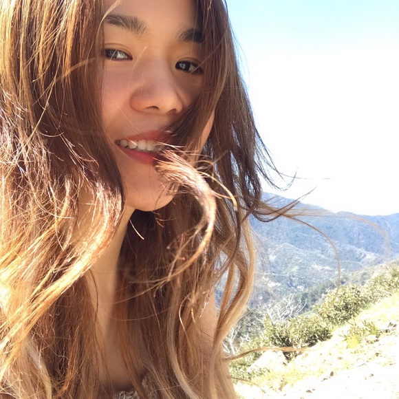 Profile Picture of Xiaoyan Liu (@yukilxy1985) on Poshmark