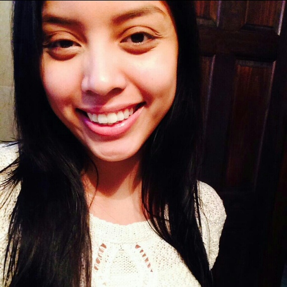 Profile Picture of Nancy Valladares (@naancee) on Poshmark