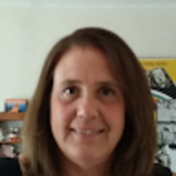 Profile Picture of Laurie Grinnell (@lauriegrinnell) on Poshmark