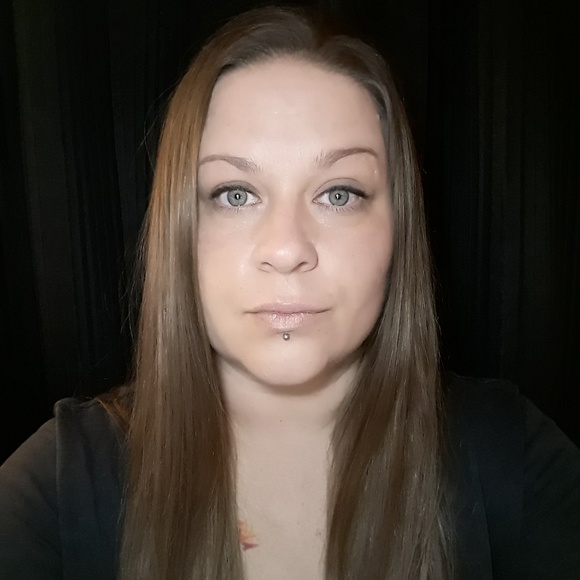 Profile Picture of Heather Nobbs (@nobbsheather) on Poshmark