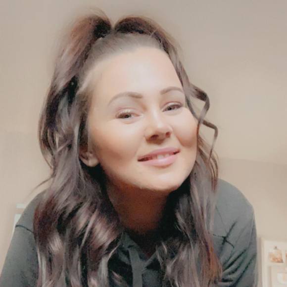 Profile Picture of Kate Lin (@katelynne8408) on Poshmark