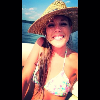 Profile Picture of Jennifer McGee (@JenniferMcGee93) on Twitter