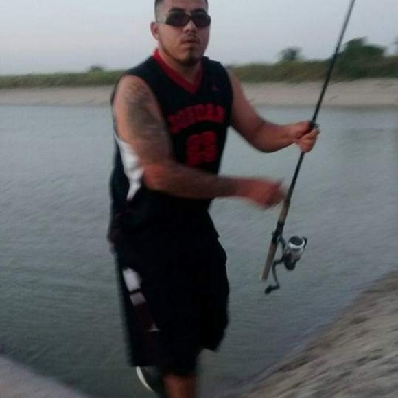 Profile Picture of Joey Pinales (@joeypinales1232) on Poshmark