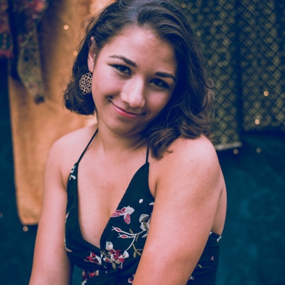 Profile Picture of Chloe Laboa (@chloeoboe19) on Poshmark