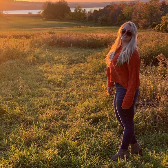 Profile Picture of Jenny Algor (@jennyalgor) on Poshmark