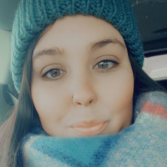 Profile Picture of Rachael Wolf (@relizabethwolf) on Poshmark