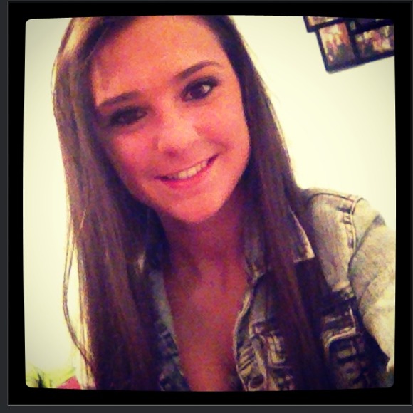 Profile Picture of Julianna Baldi (@julianna66) on Poshmark