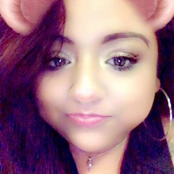 Profile Picture of Isa Guzman (@isa_guzman) on Poshmark