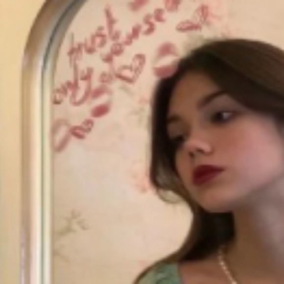 Profile Picture of Orelia Robert (@orelia20br) on Poshmark