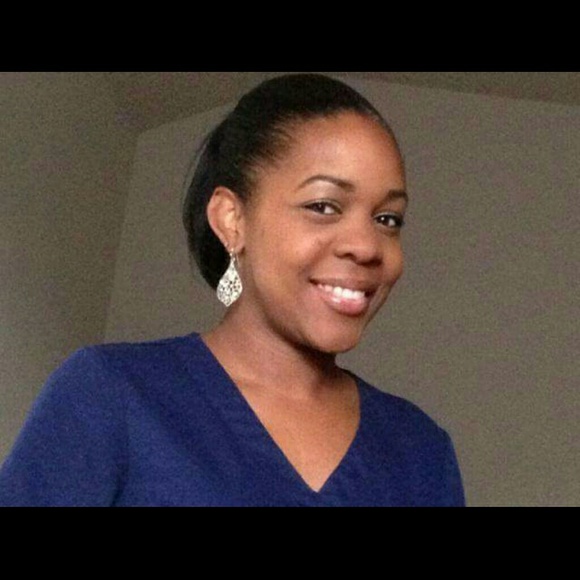 Profile Picture of Alecia Smith (@aleciasmith1) on Poshmark