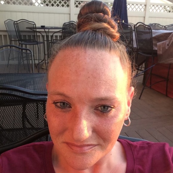 Profile Picture of Tonya Rowland (@tonya_rowland) on Poshmark