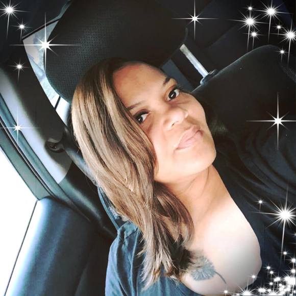 Profile Picture of Sunshine Perry (@sunshin033) on Poshmark