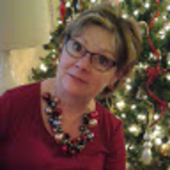 Profile Picture of Cheryl Flett (@c_flett) on Poshmark