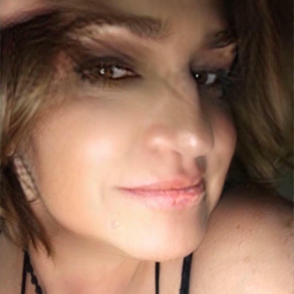 Profile Picture of Mina l. Lugo (@mlugocesar) on Poshmark