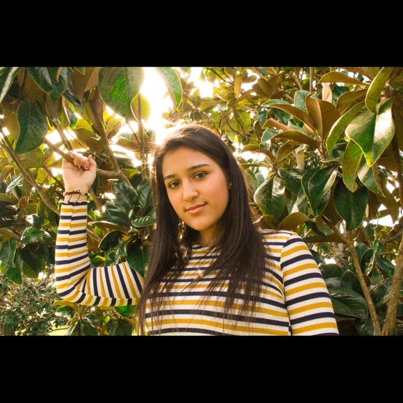 Profile Picture of Daniela Isaza (@danielaisaza) on Poshmark