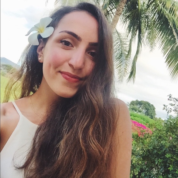 Profile Picture of Emma Kagramanova (@emmakag98) on Poshmark