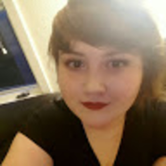 Profile Picture of Kelli Christopherson (@xriddlemethisx) on Poshmark