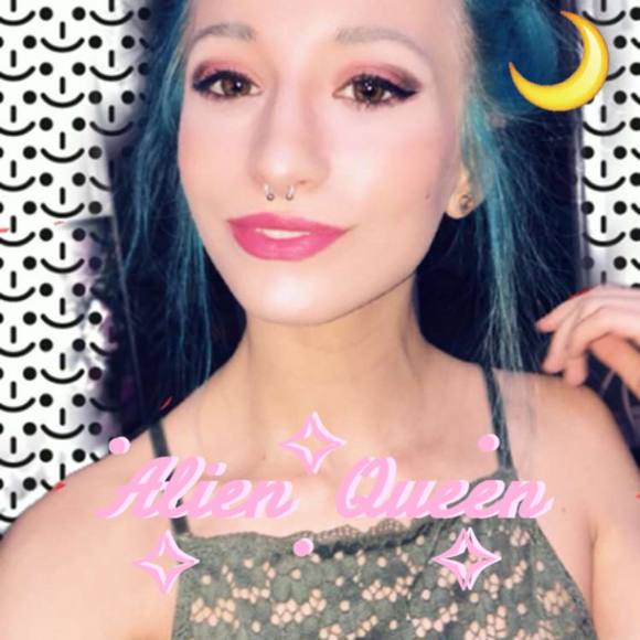 Profile Picture of Marilyn Rush (@bands4lyfe) on Poshmark