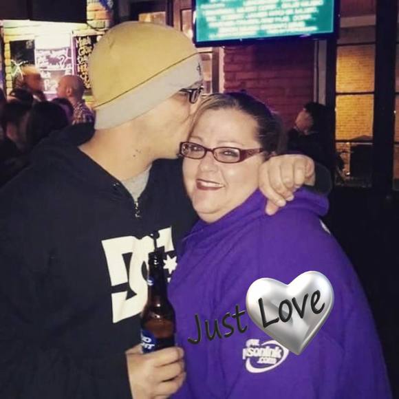 Angelle Donarski - Poshmark Profile Picture of Angelle Donarski (@ang2879) on Poshmark