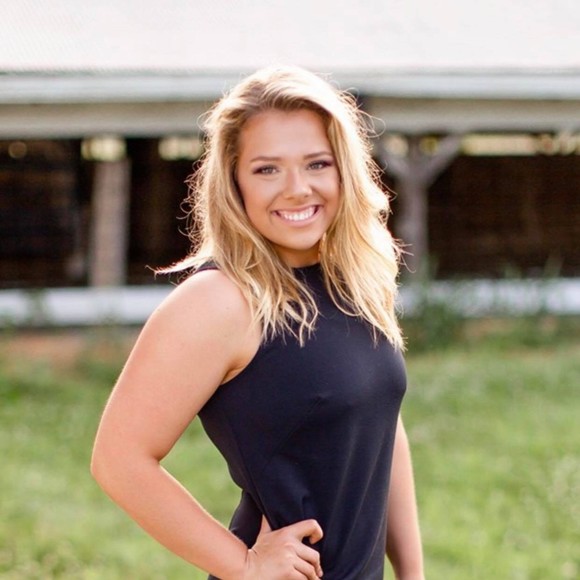 Profile Picture of Ashtyn Rouland (@ashtyn_rouland) on Poshmark