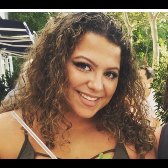 Profile Picture of Bryana Caraballo (@bryanac12) on Poshmark
