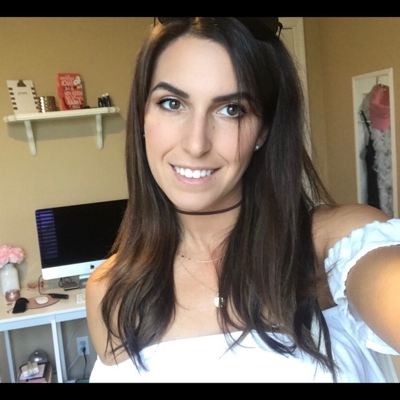 Profile Picture of Stephanie Tiberio (@stiberio1002) on Poshmark