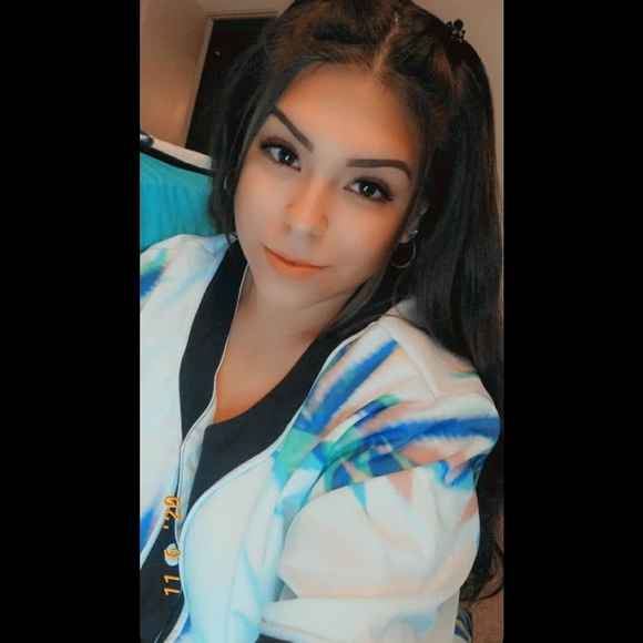 Clarissa Camacho - Poshmark Profile Picture of Clarissa Camacho (@clarissacama333) on Poshmark