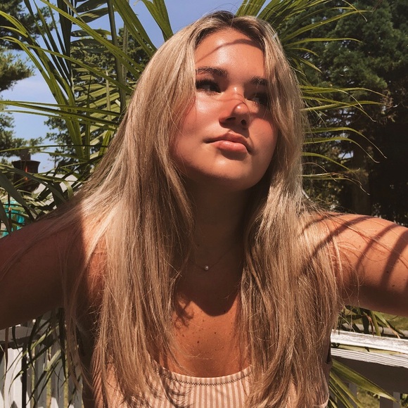 Profile Picture of Emmie Graulich (@emmiespicks) on Poshmark