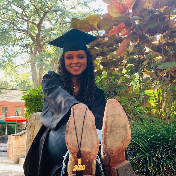 Shayla Longsworth - Poshmark Profile Picture of Shayla Longsworth (@shaydlong) on Poshmark