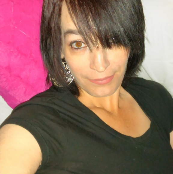 Beth Banfill - Poshmark Profile Picture of Beth Banfill (@trixie2015) on Poshmark