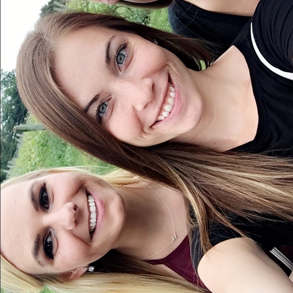 Profile Picture of Carrie Razler (@carrierazler) on Poshmark