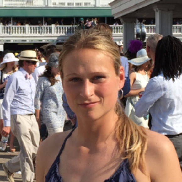 Profile Picture of Julie Bertsch (@bigsisjblo) on Poshmark