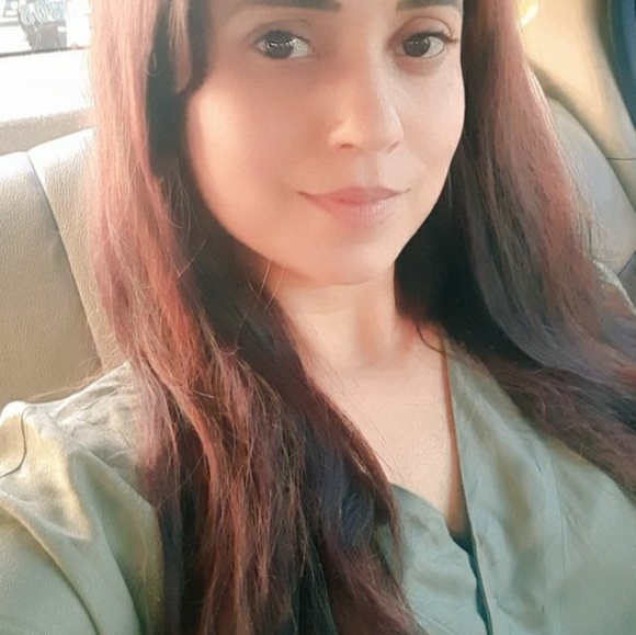 Profile Picture of Anuradha Singh (@anuradhasing108) on Poshmark