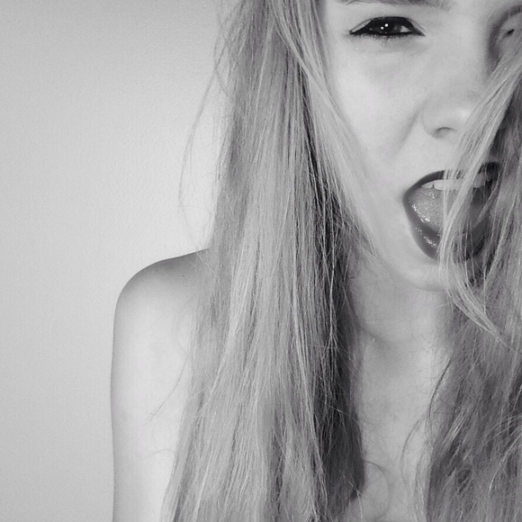 Profile Picture of Carina Easson (@carinaeasson) on Poshmark