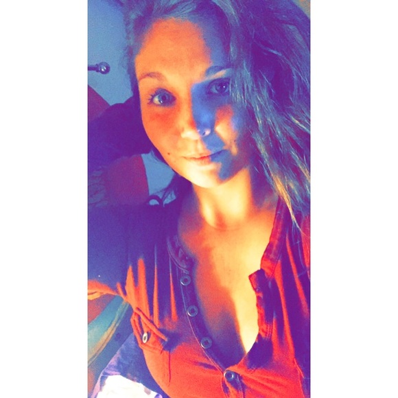 Profile Picture of Natasha Tkacheff (@natashaann823) on Poshmark