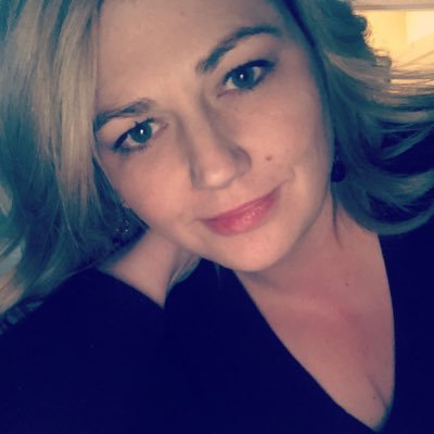 Profile Picture of Elizabeth Larson (@lizlarson80) on Twitter