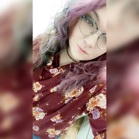 Profile Picture of Rachel Greiser (@rachelgreiser) on Poshmark