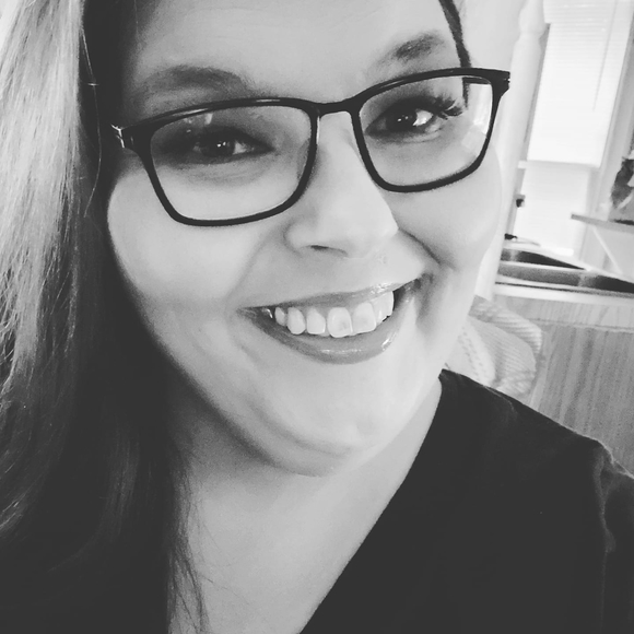 Profile Picture of Amanda Fosnaugh (@lissylove3) on Poshmark
