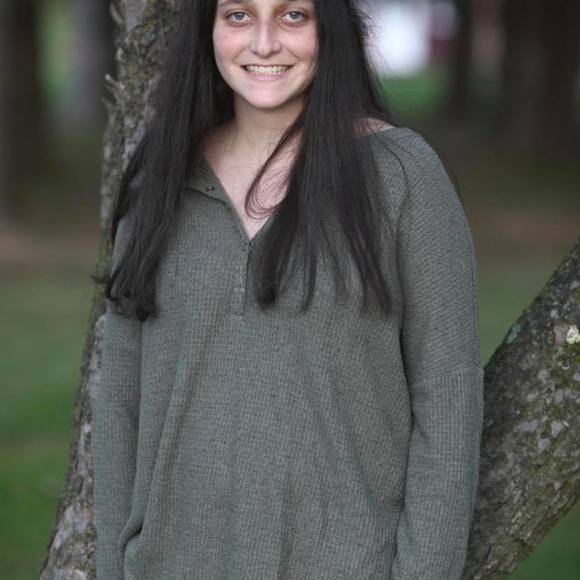 Profile Picture of Carly Chiat (@carlychiat) on Poshmark