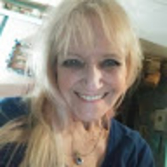 Profile Picture of Jeanie Pernod (@jeaniepernod) on Poshmark