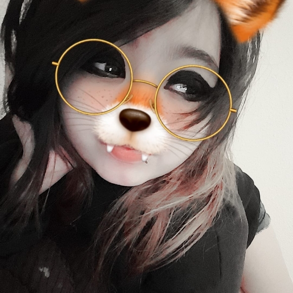 Profile Picture of Maddyson Grinsteinner (@maddysonlynn) on Poshmark