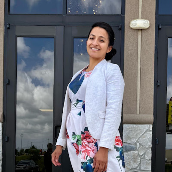 Profile Picture of Eunice Santos (@eunicesantos883) on Poshmark