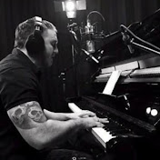 Profile Picture of Mike Logan Stubbs (@MikeLoganStubbs) on Youtube