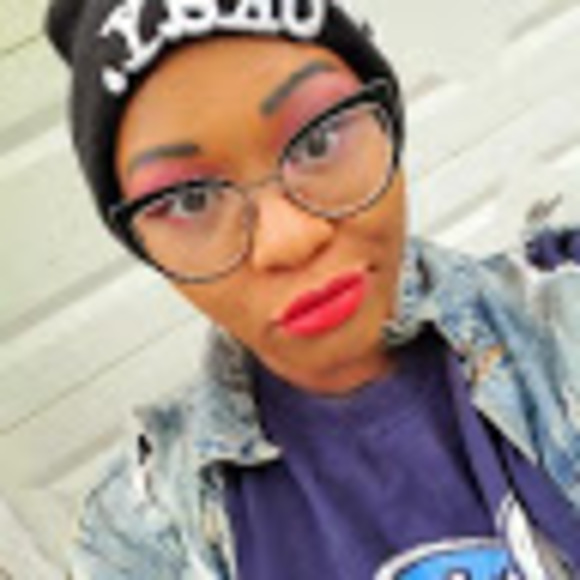 Profile Picture of Jessica Buster (@jessica_buster) on Poshmark
