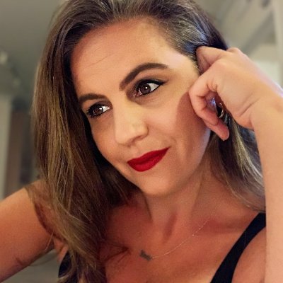 Profile Picture of Jessica Buchanan (@jmbleggs) on Twitter