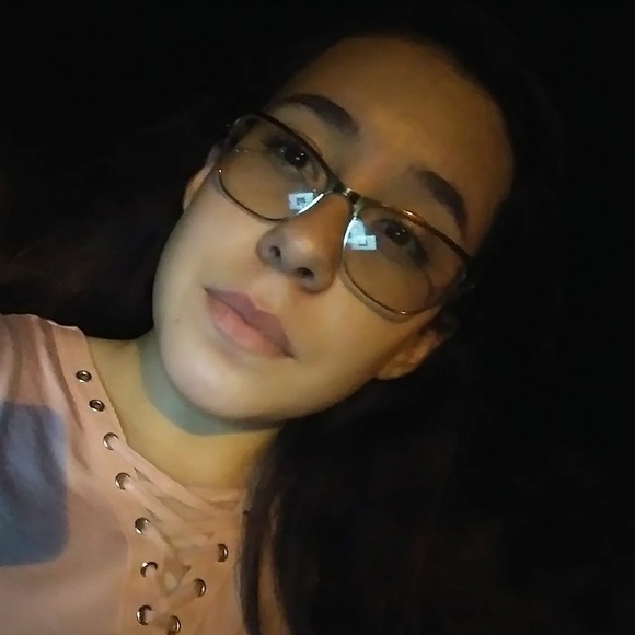 Profile Picture of Aileen Chavez (@aileen_chavez) on Poshmark