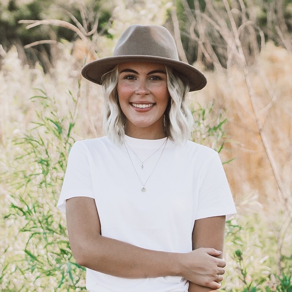 Profile Picture of Julia Street (@julia_street) on Poshmark