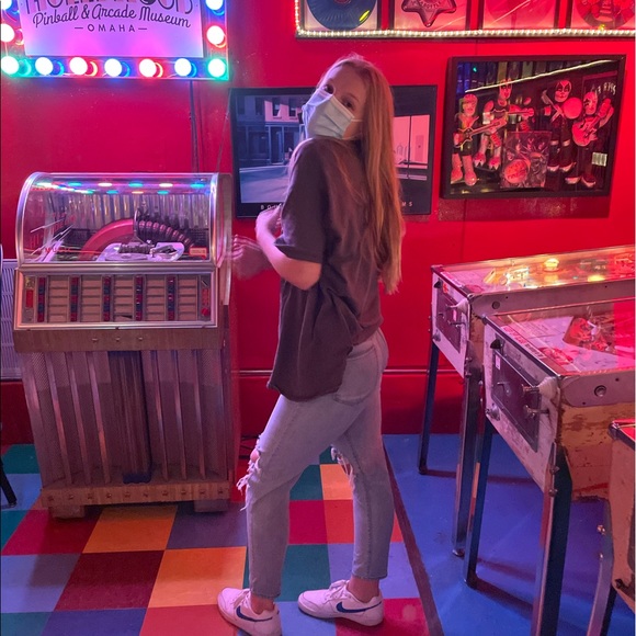 Profile Picture of Kylie Hahn (@kyliehahn) on Poshmark