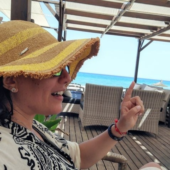 Profile Picture of Mymy Omhedi (@mymyomhedi) on Poshmark