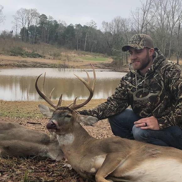 Profile Picture of Taylor Greer (@taylorg0717) on Poshmark